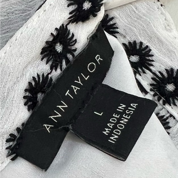 Ann Taylor Embroidered Blouse Size L - Picture 3 of 4